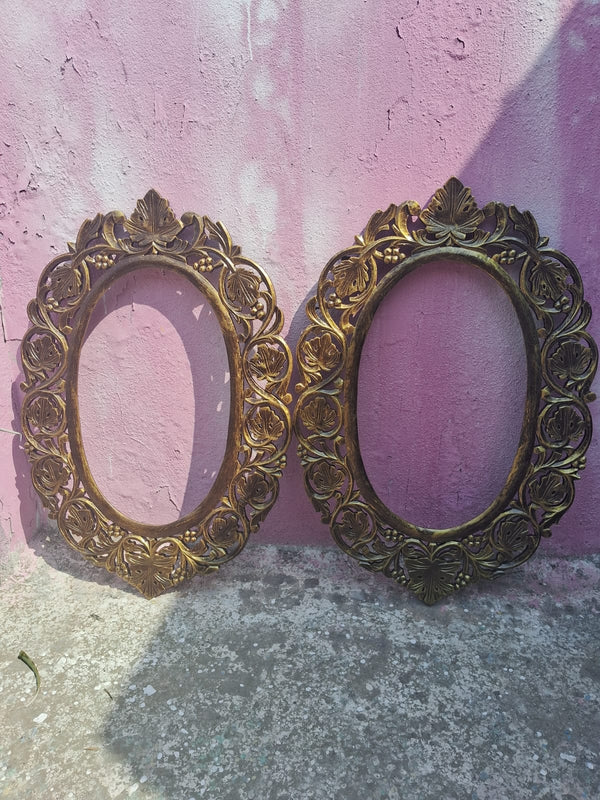 Oval Wooden Carving Frame
